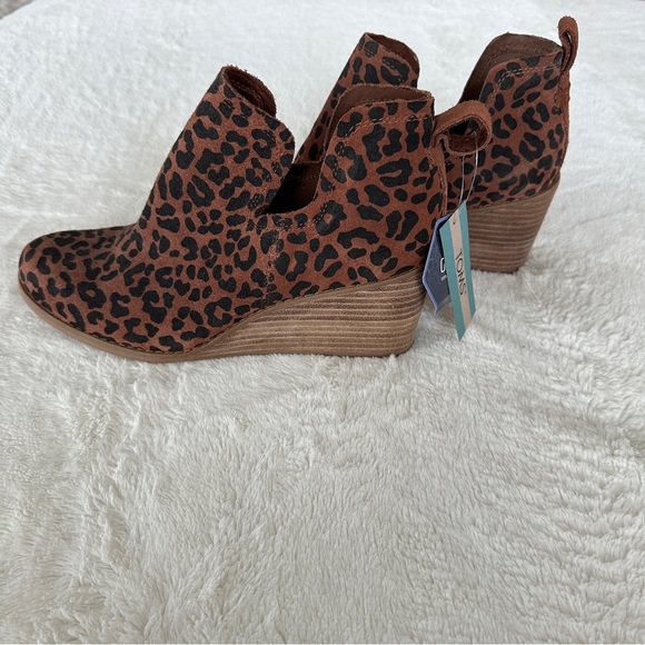 TOMS Kallie Women’s Wedge Booties Dark Ember Leopard Suede Size 8.5 NWT - Picture 2 of 11